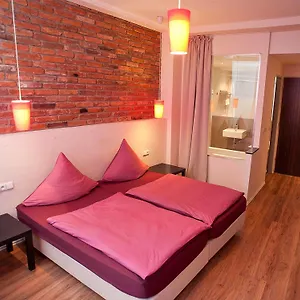 Purpur 3*, Praga Czechy